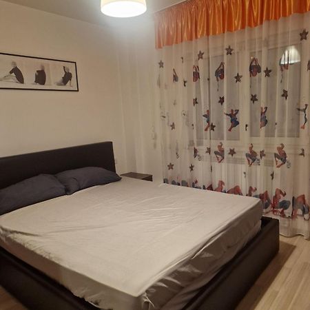 2 Bedrooms Apartment. Galaţi Exterior foto